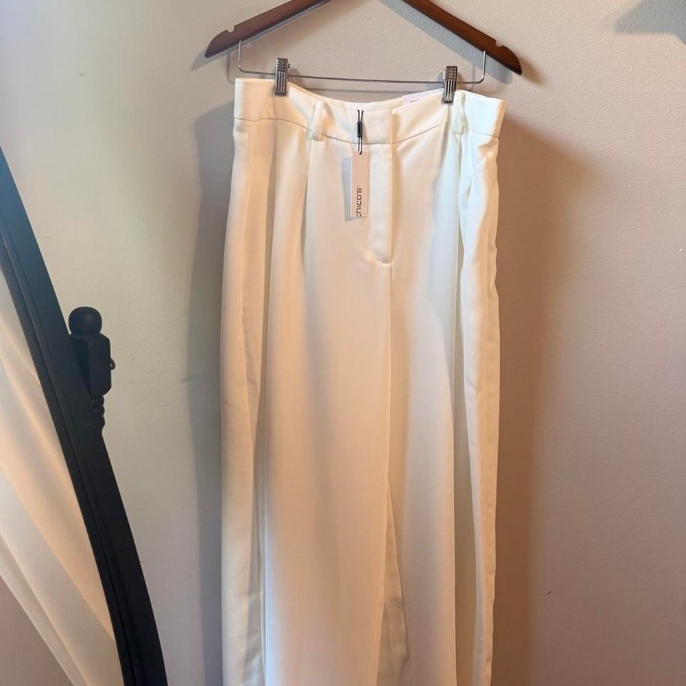 NWT Chicos White wide leg pants in a US 14R flowy summery
